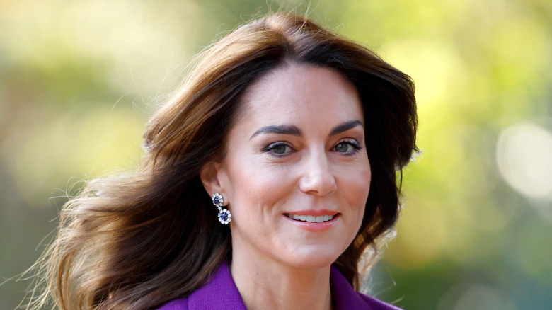 Kate Middleton sorride