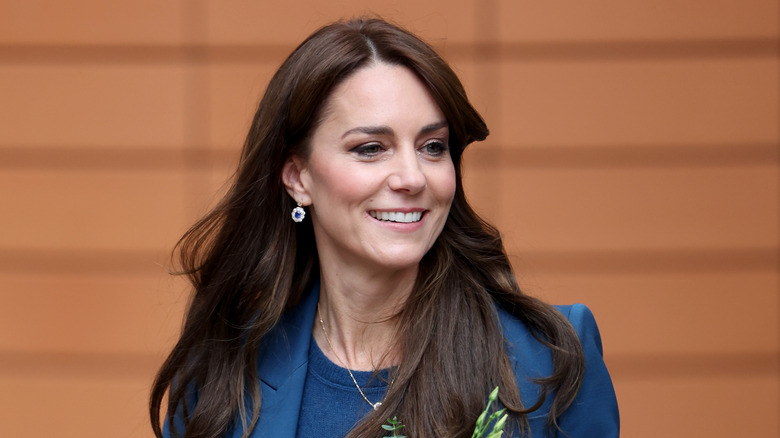 Kate Middleton sorride