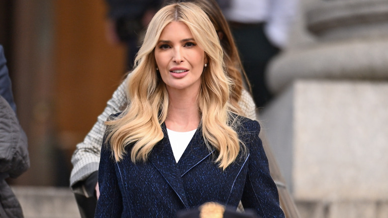 Ivanka Trump indossa una giacca blu