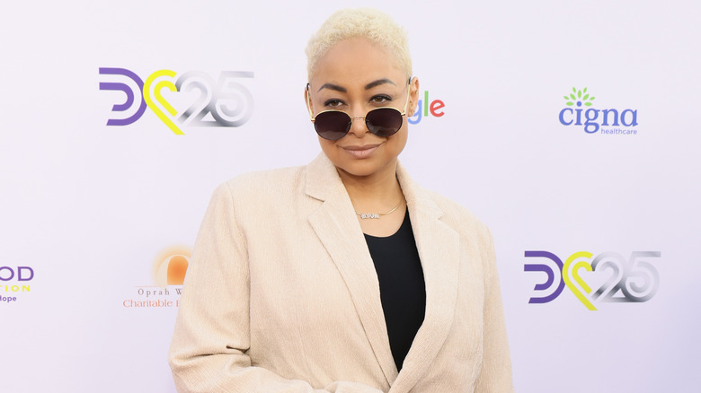 Raven-Symoné in posa 