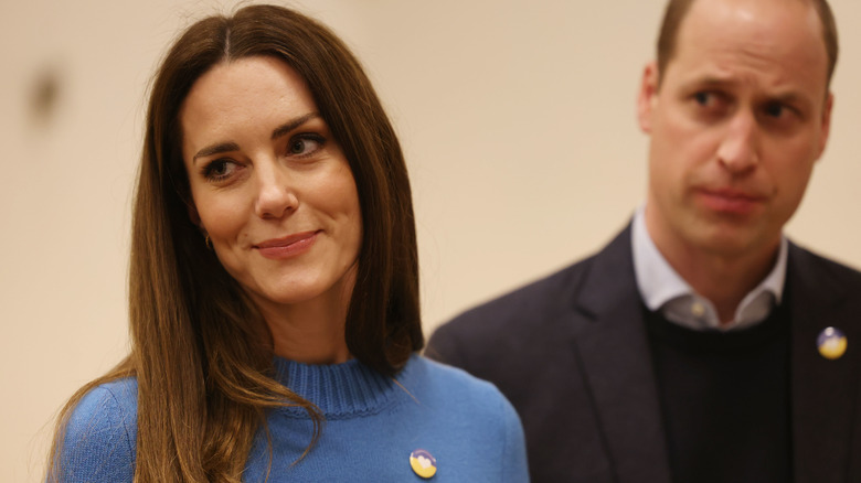 Kate Middleton indossa un maglione blu