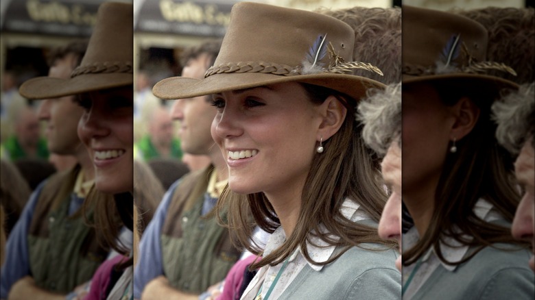 Cappello Kate Middleton con piuma