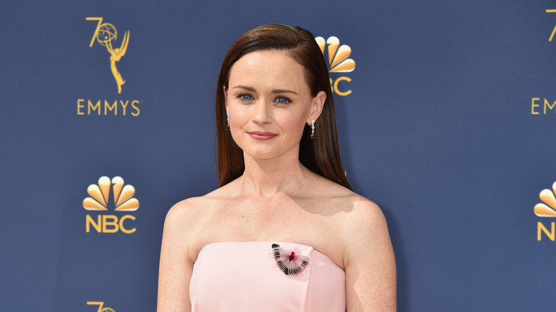 Alexis Bledel in un abito rosa