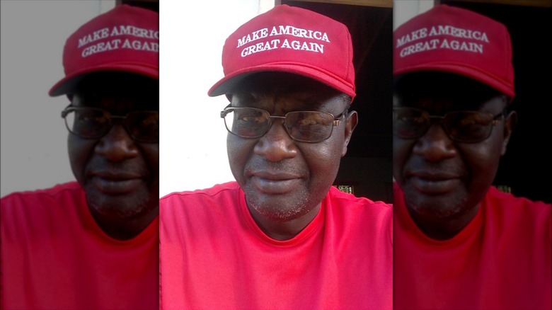 Malik Obama con il cappello MAGA