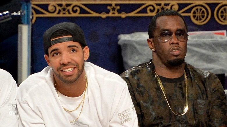 Sean Combs e Drake seduti insieme