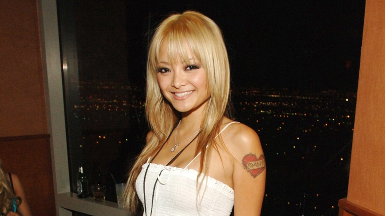 Tila Tequila vestita di bianco