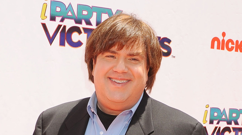 Dan Schneider sul tappeto rosso di Nickelodeon