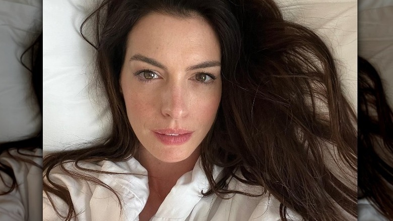 Anne Hathaway senza trucco