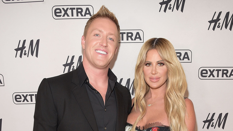 Abito nero Kroy Biermann Abito floreale Kim Zolciak