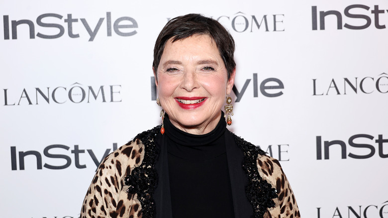 Isabella Rossellini sorridente sul red carpet