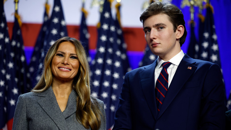 Melania e Barron Trump sul palco