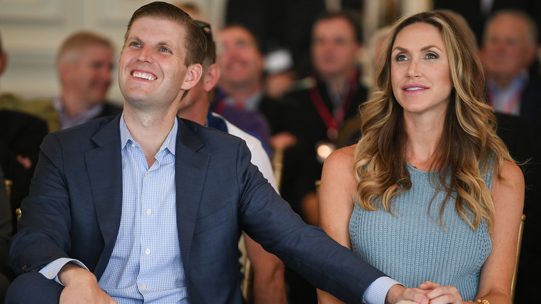 Eric, Lara Trump alza lo sguardo