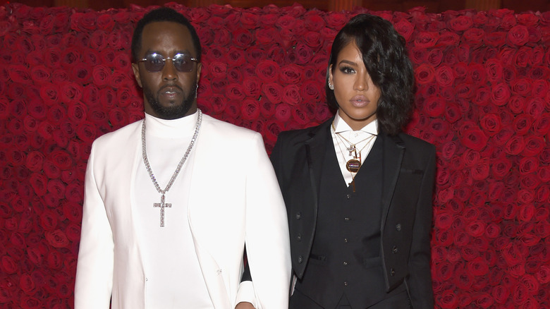 Diddy, Cassie con espressioni vuote