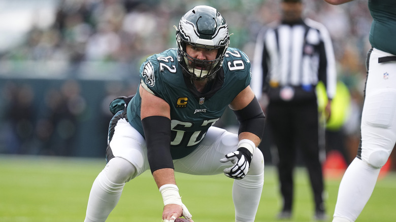 Jason Kelce gioca contro gli Arizona Cardinals