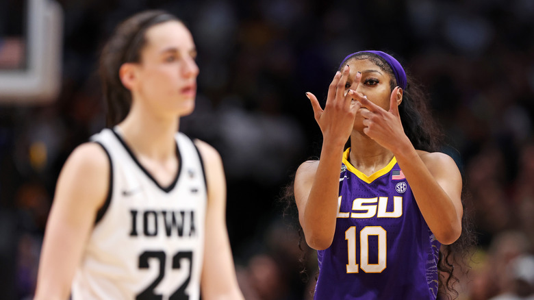 Caitlin Clark e Angel Reese sul campo da basket