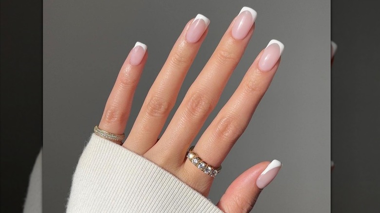 French manicure con punta minimale