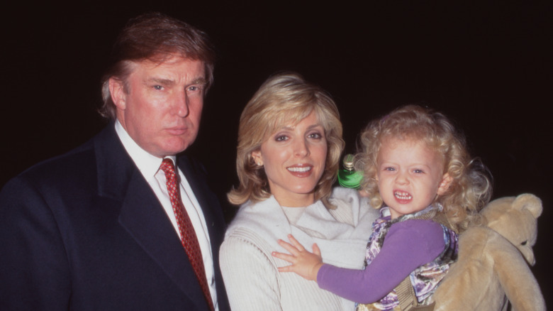 Donald Trump, Marla Maples e la loro figlia Tiffany posano insieme