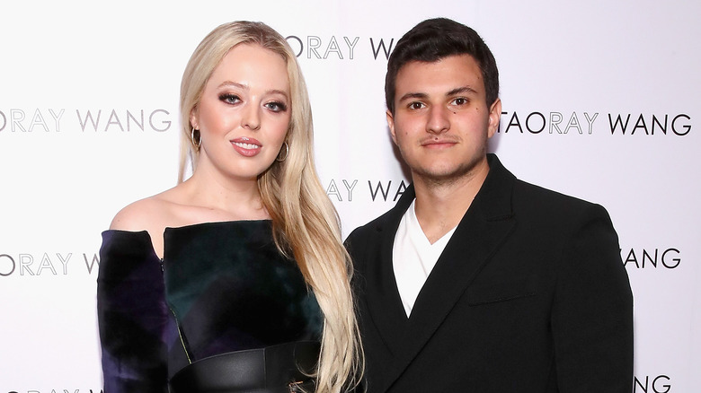 Tiffany Trump e Michael Boulos posano alla settimana della moda di New York