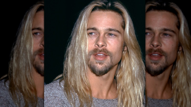 Brad Pitt con i capelli lunghi