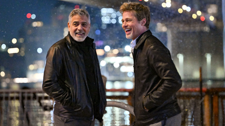 George Clooney e Brad Pitt che ridono