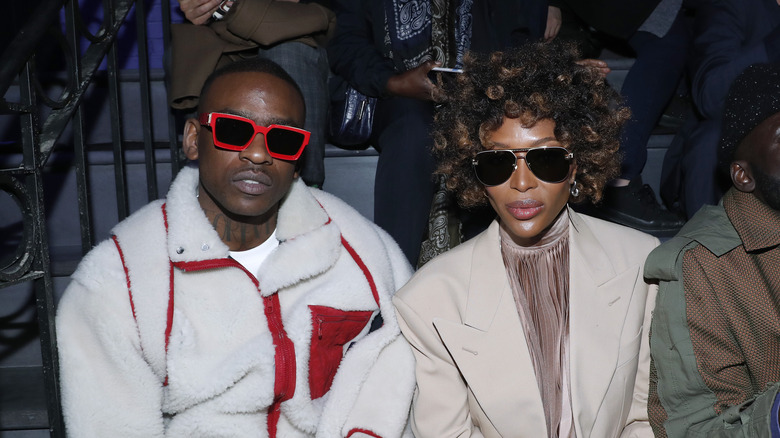 Skepta e Naomi Campbell indossano occhiali da sole