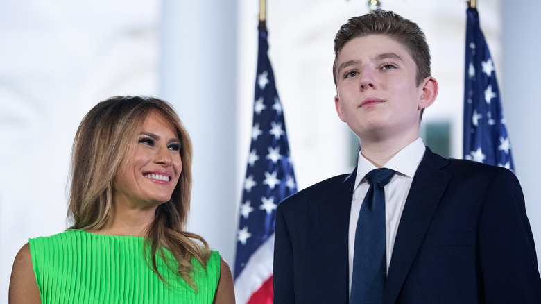 Melania Trump sorride a Barron Trump