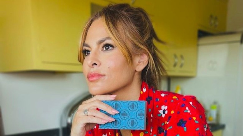 Eva Mendes con la spugna Skura