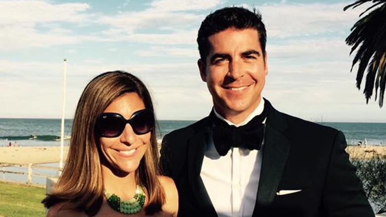 Noelle Inguagiato et Jesse Watters posent ensemble