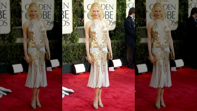 Nicole Kidman indossa un abito stile flapper color oro e crema