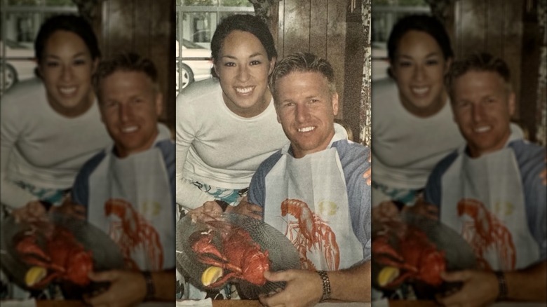 Joanna Gaines e Chip Gaines posano con l'aragosta su un piatto