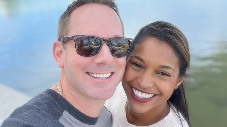 Brian Kleinschmidt e Mika Kleinschmidt sorridono in un selfie