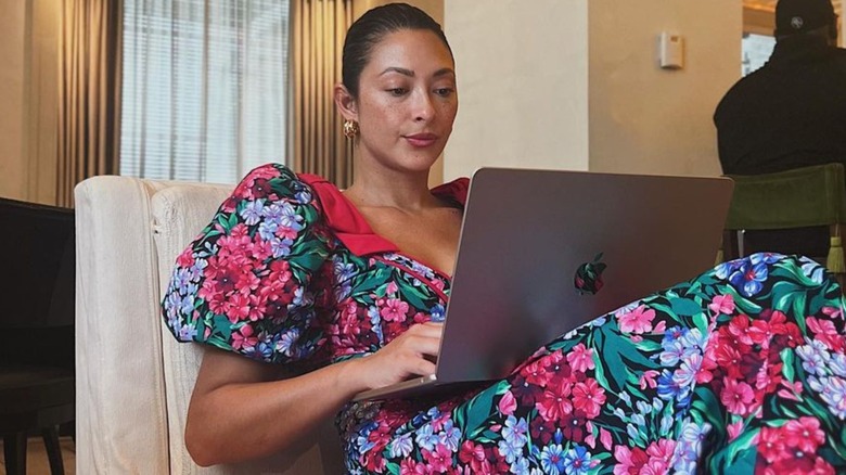 Jordyn Taylor, con un computer