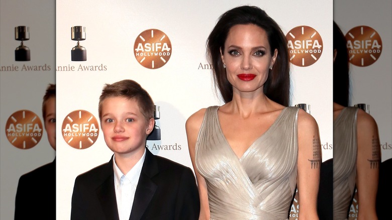 Angelina Jolie e Shiloh posano insieme sul tappeto rosso