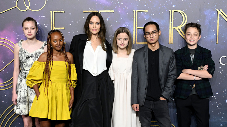 Angelina Jolie e i suoi figli partecipano alla premiere britannica di 'Eternals'