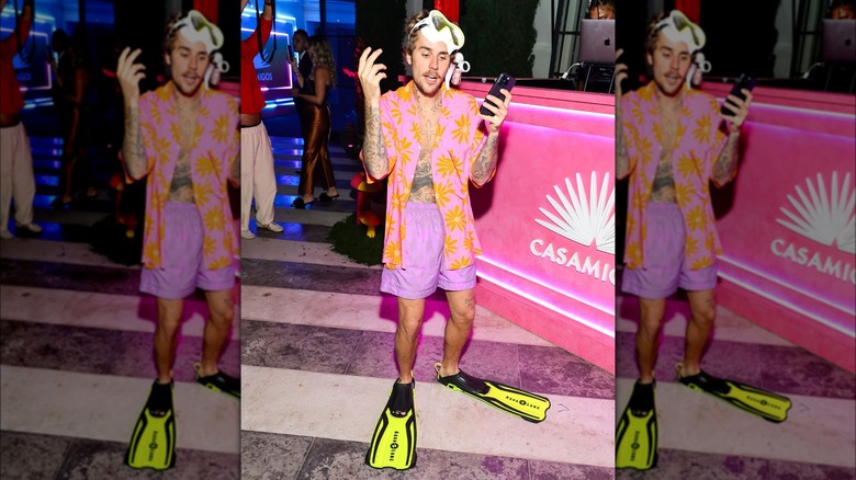 Justin Bieber vestito da snorkeler