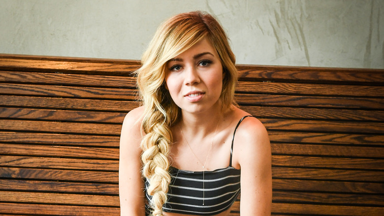 Jennette McCurdy in posa