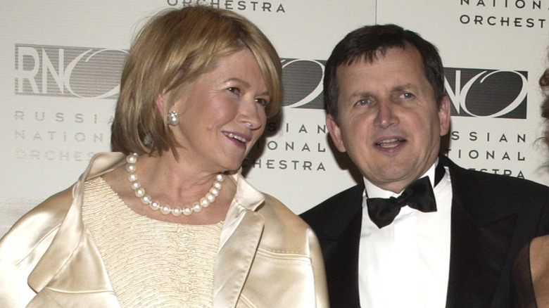 Martha Stewart e Charles Simonyi posano insieme accanto a Sophia Loren.