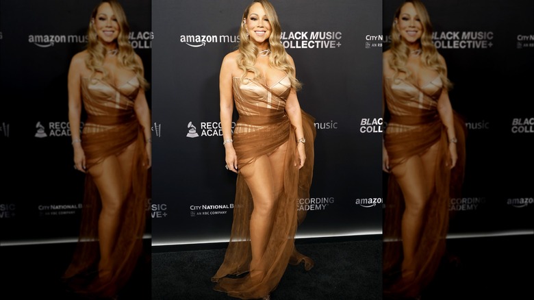 Mariah Carey indossa un body con corsetto dorato ai Recording Academy Honors del 2024