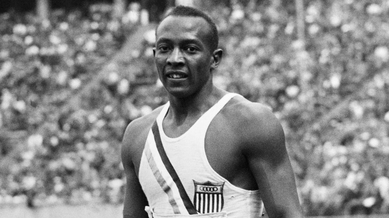 Jesse Owens in piedi