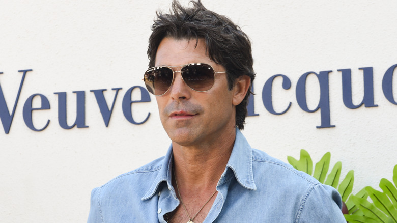 Nacho Figueras indossa gli occhiali da sole