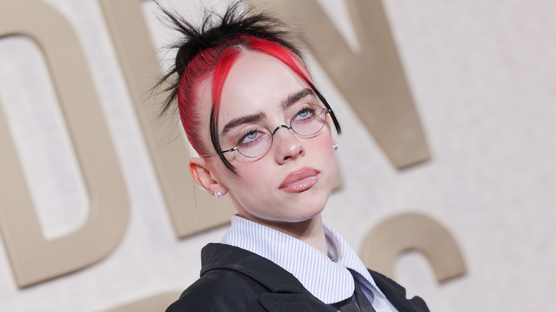 Billie Eilish ai Golden Globes 2024.