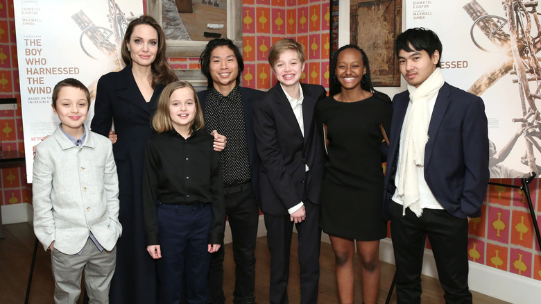 Angelina Jolie e i suoi sei figli partecipano alla première di 