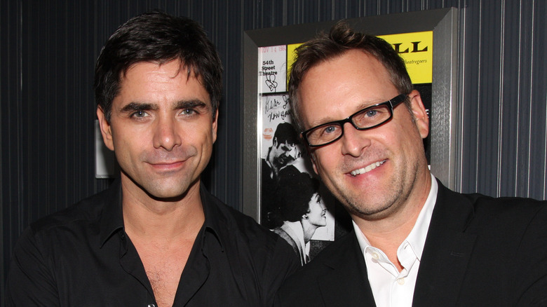 John Stamos e Dave Coulier sorridono nel backstage del musical di Broadway 