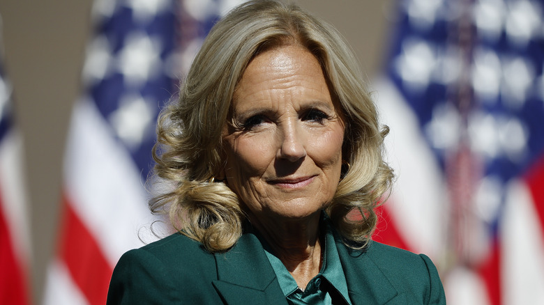 Jill Biden indossa un abito verde