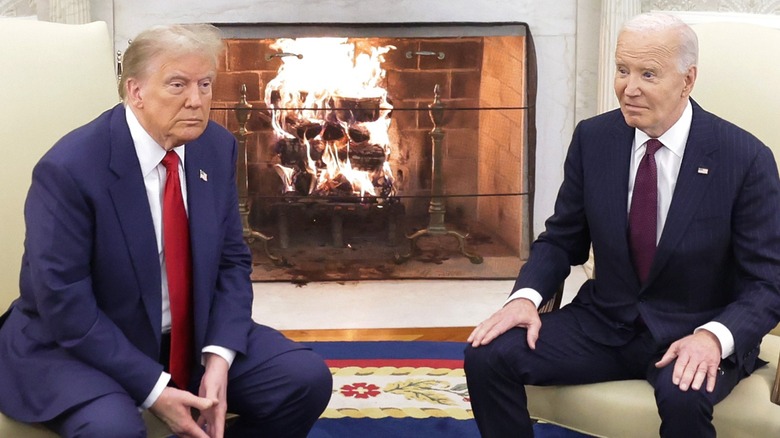 Donald Trump e Joe Biden seduti nello Studio Ovale (2024)