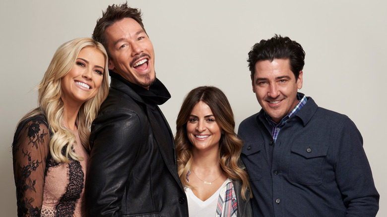 David Bromstad posa con le altre star di HGTV Christina Hall, Alison Victoria e Jonathan Knight.