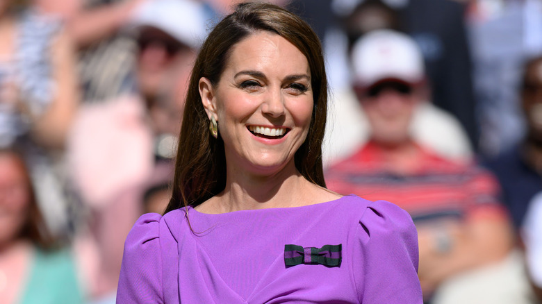 Kate Middleton vestita di viola