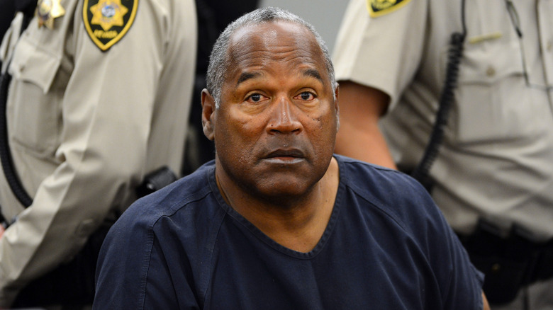 OJ Simpson è seduto in tribunale