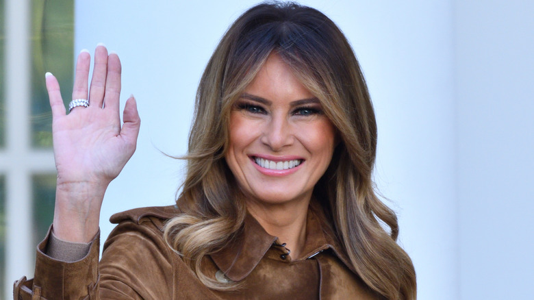 Melania Trump sorride alla grazia per il tacchino del Ringraziamento 2019